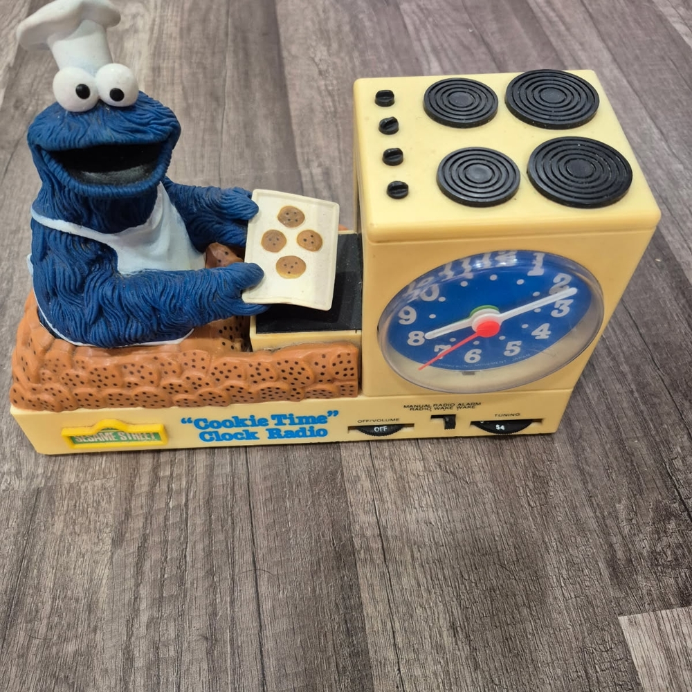 Sesame Street Cookie Monster Clock Radio - Blue and Tan